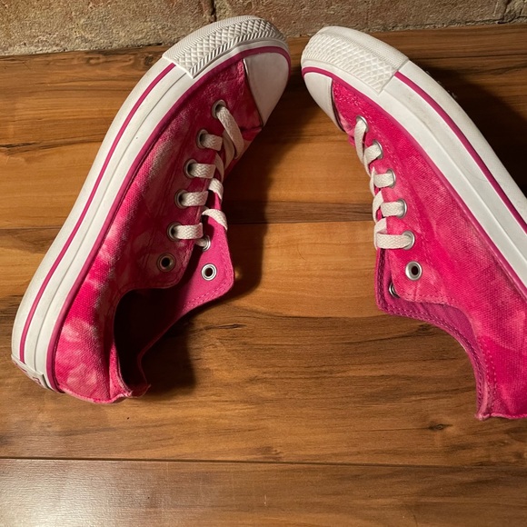 Women’s tie-die converse Size 7 - Picture 5 of 8